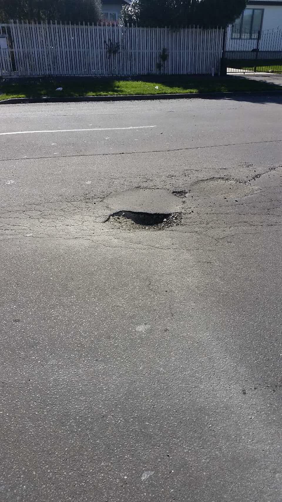 The photograph attached to this roading/streets report