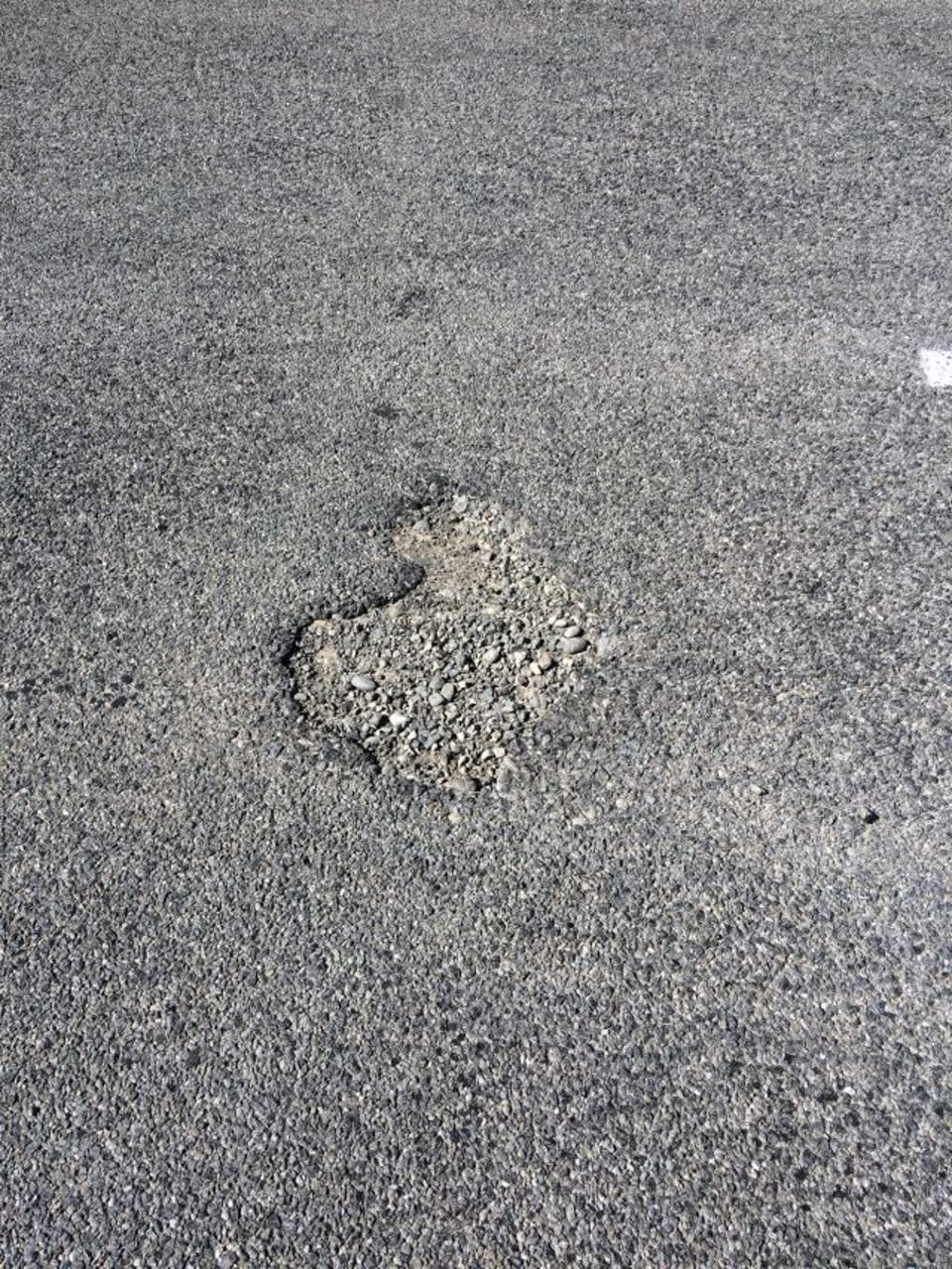 The photograph attached to this roading/streets report
