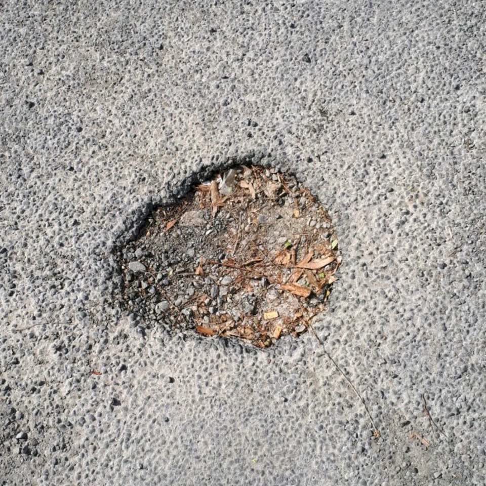 The photograph attached to this roading/streets report
