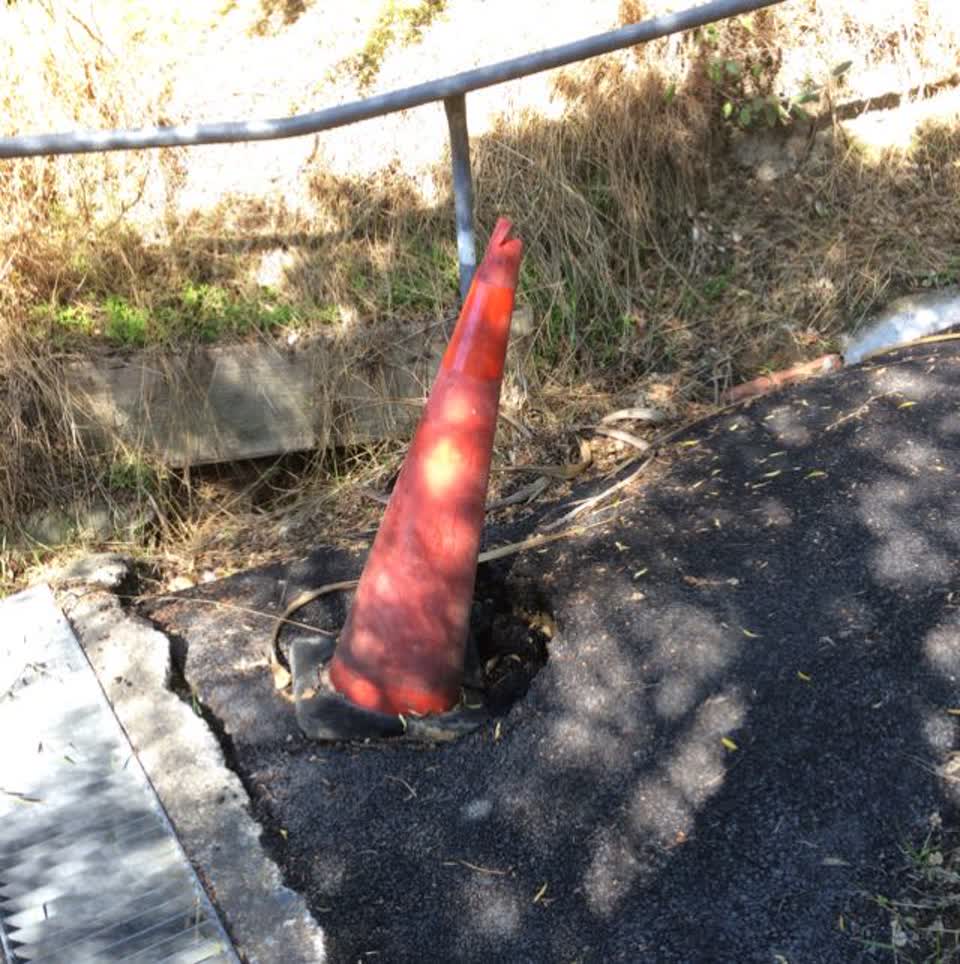 The photograph attached to this roading/streets report
