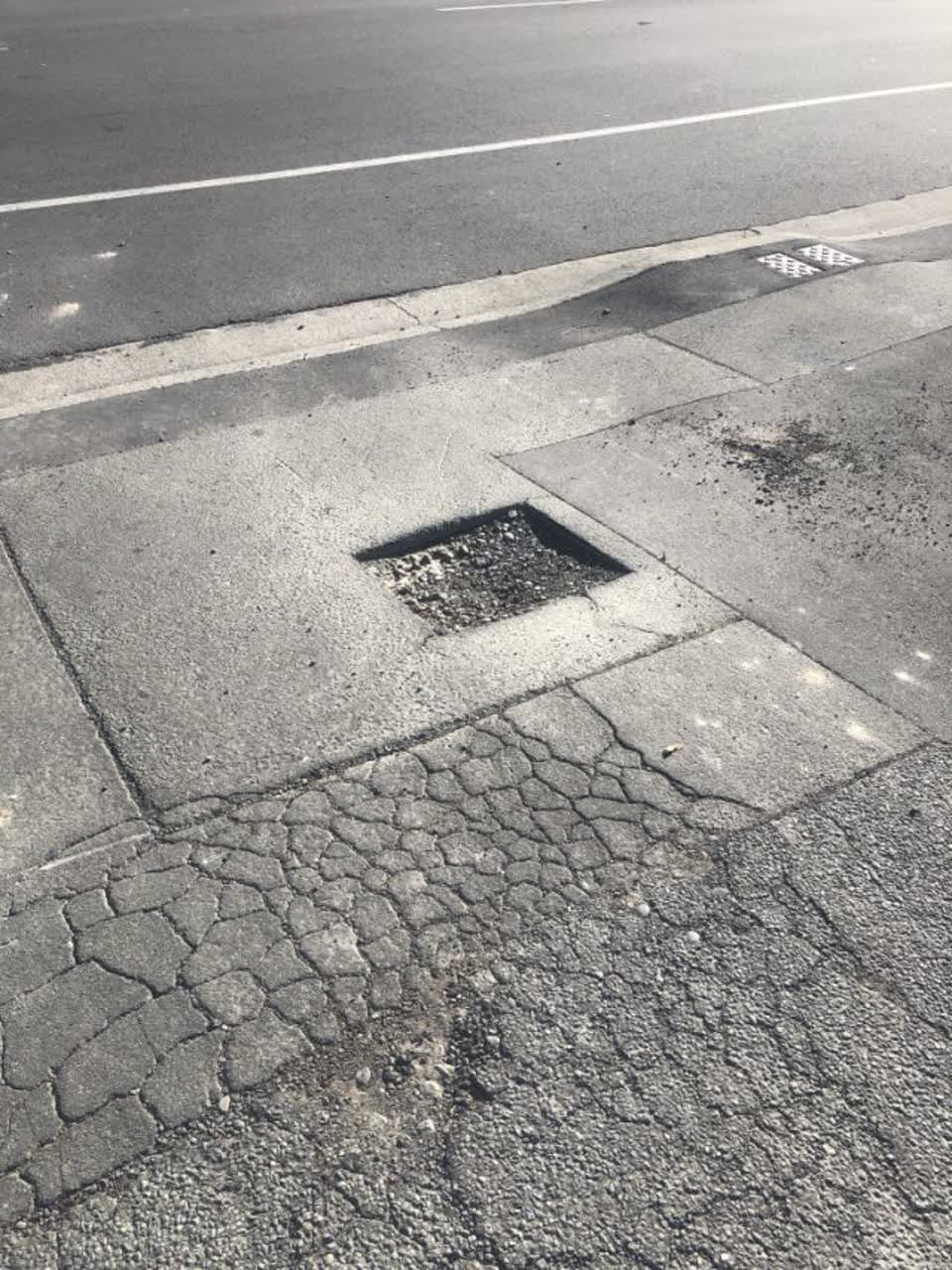 The photograph attached to this roading/streets report