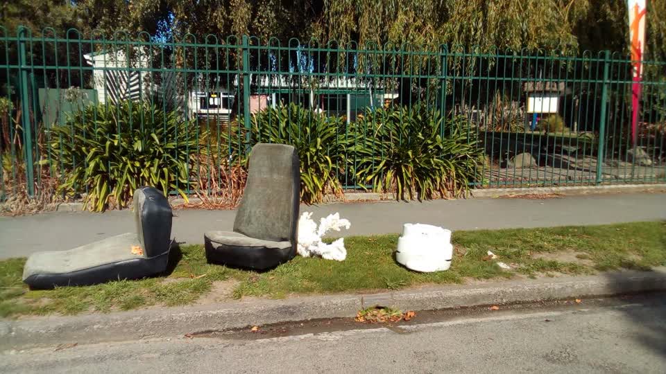 The photograph attached to this rubbish/recycling report