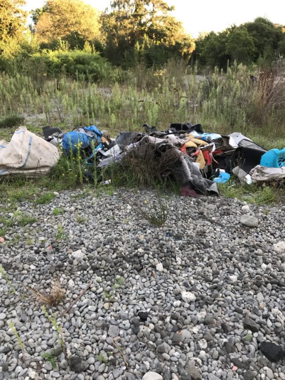 The photograph attached to this rubbish/recycling report