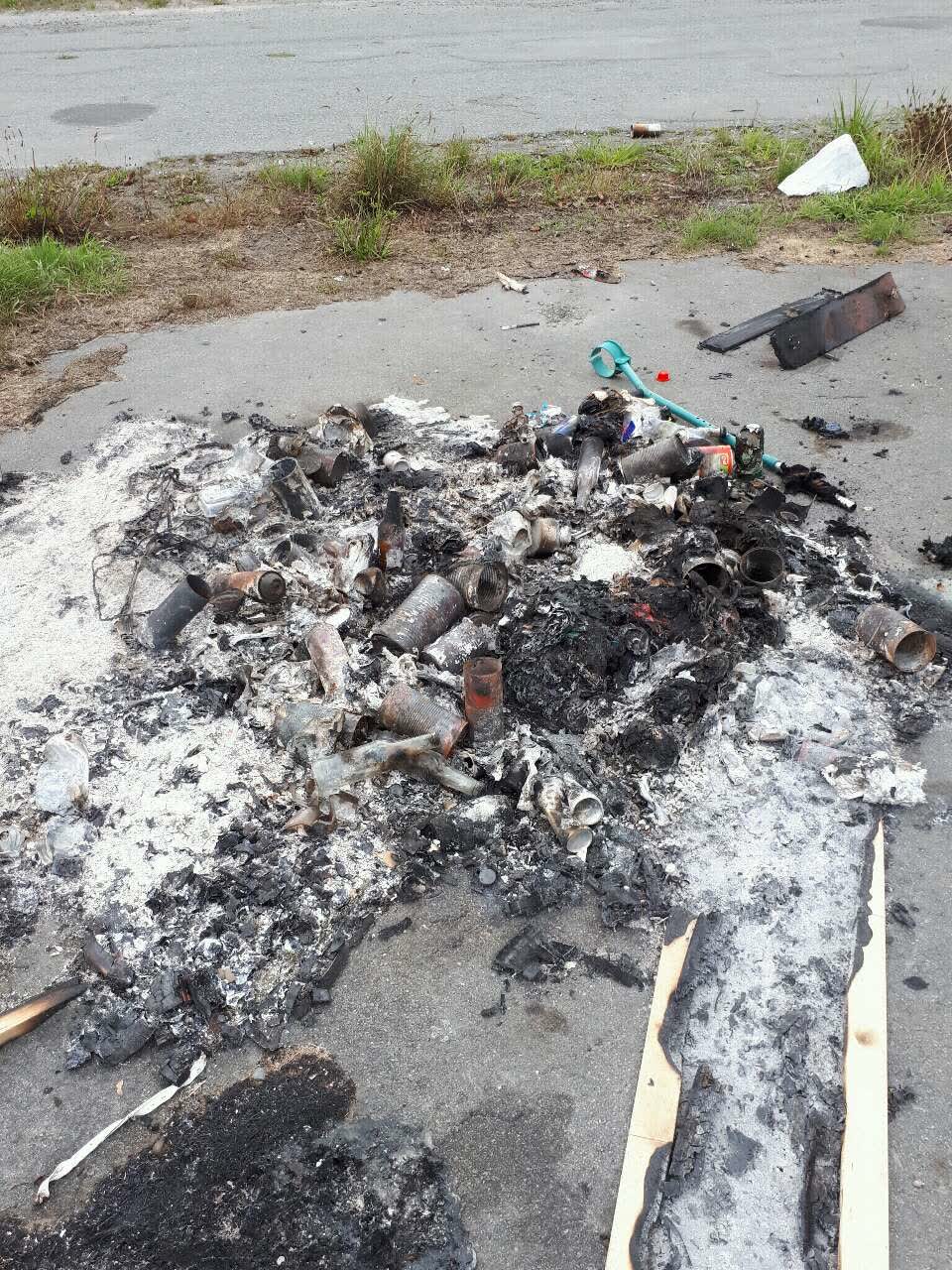 The photograph attached to this rubbish/recycling report
