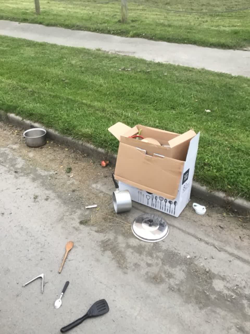 The photograph attached to this rubbish/recycling report