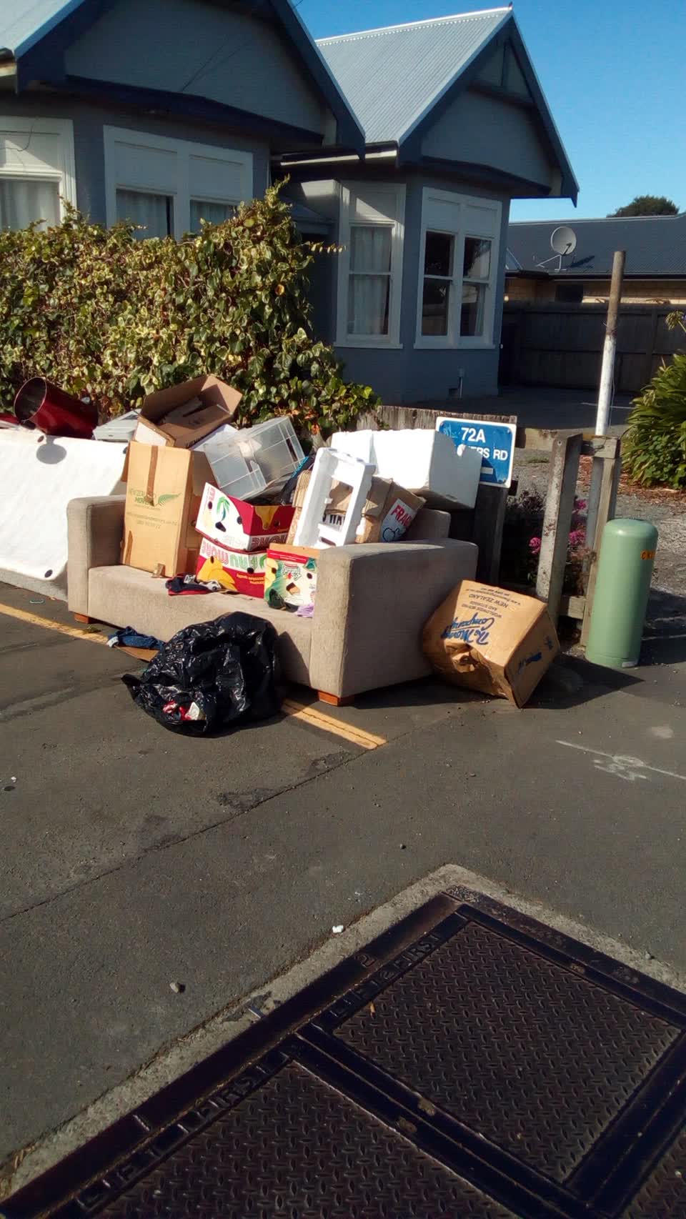 The photograph attached to this rubbish/recycling report