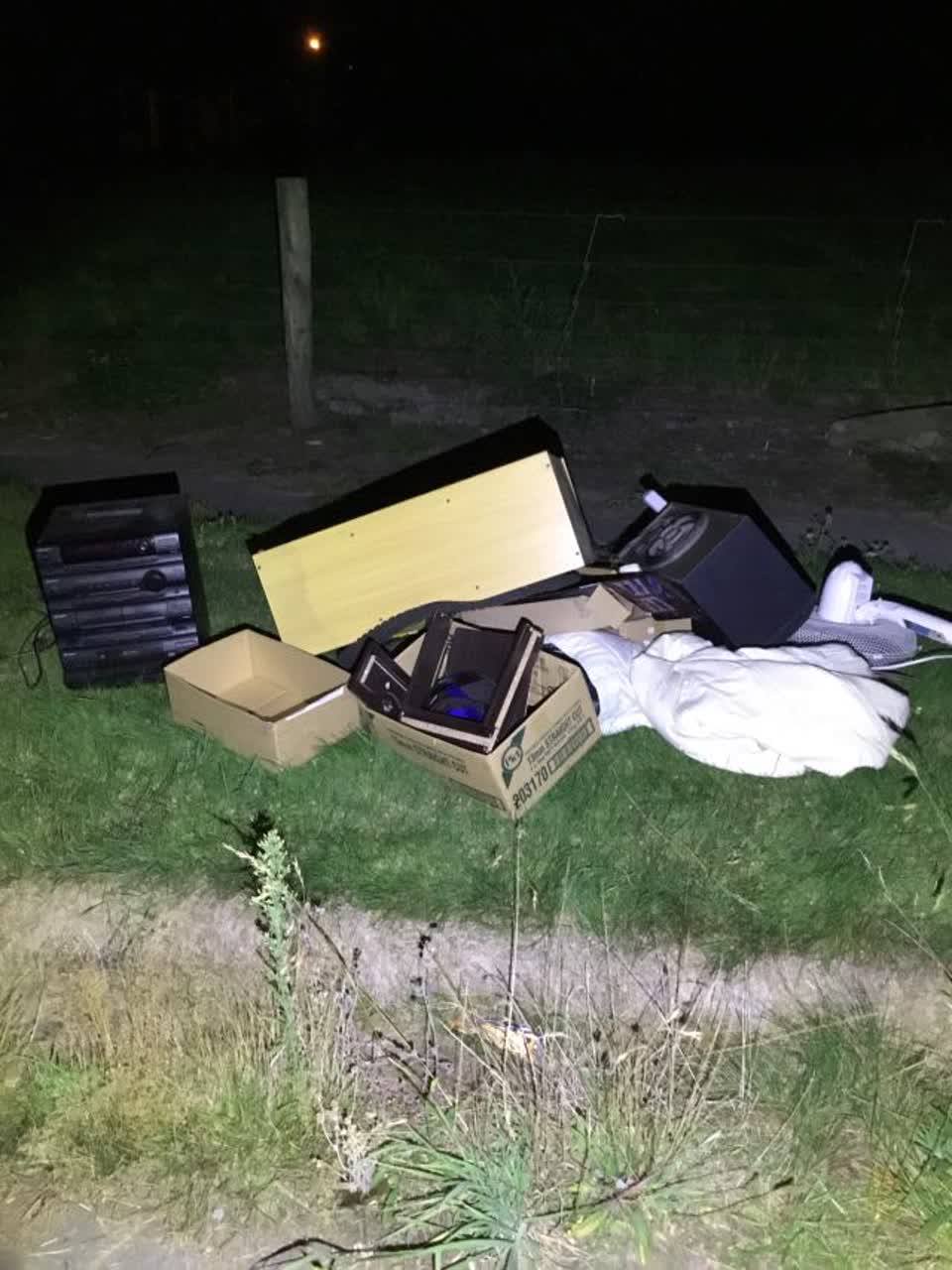 The photograph attached to this rubbish/recycling report