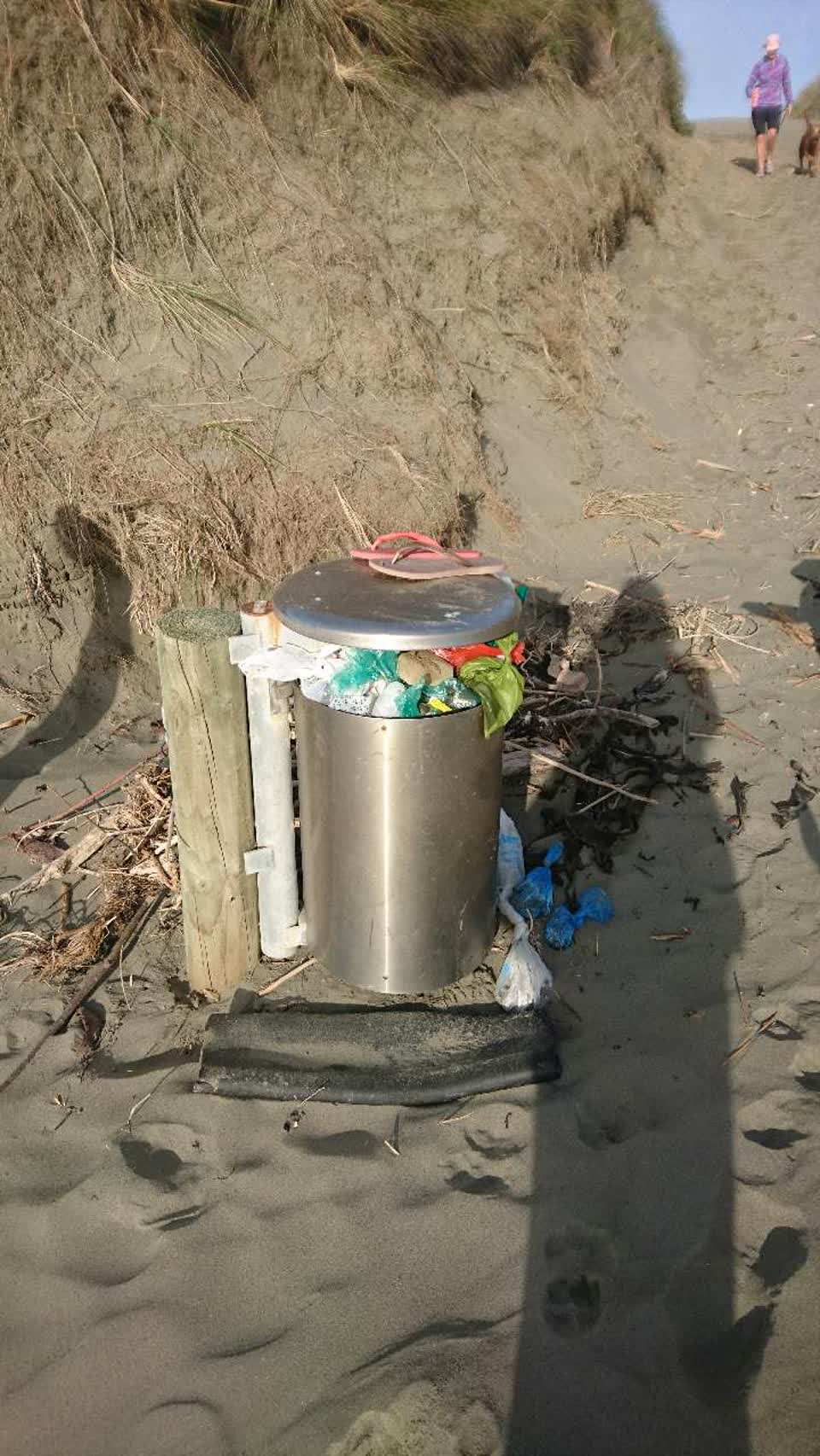 The photograph attached to this rubbish/recycling report