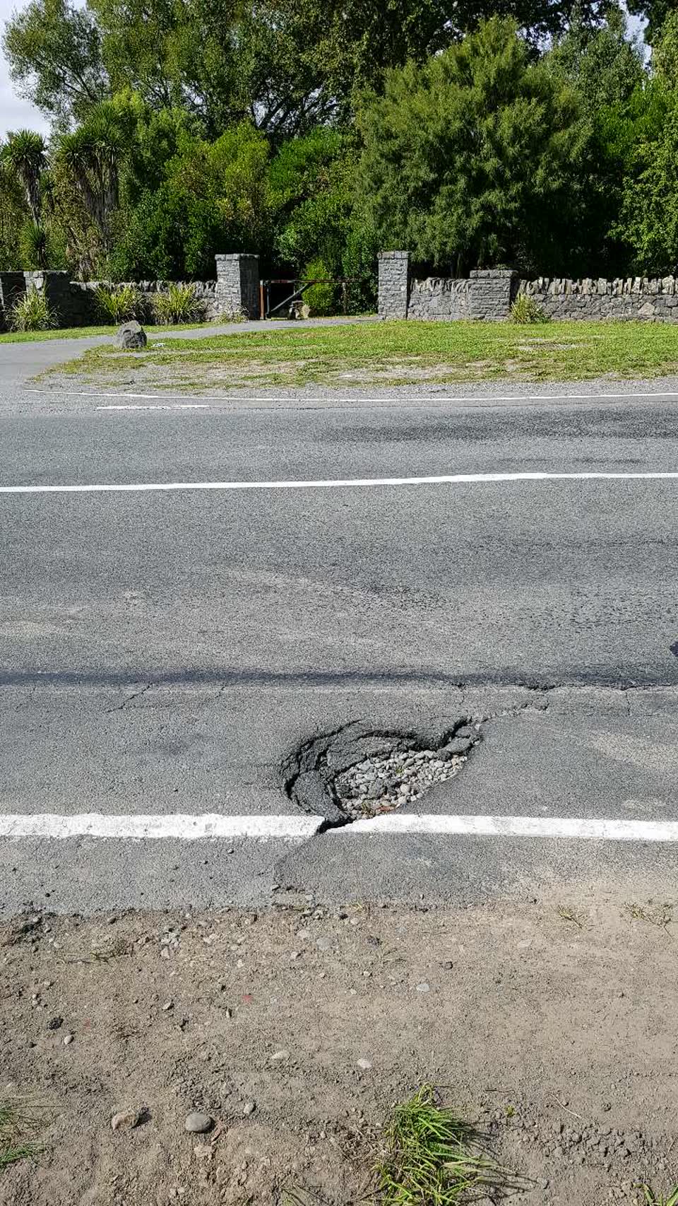 The photograph attached to this roading/streets report