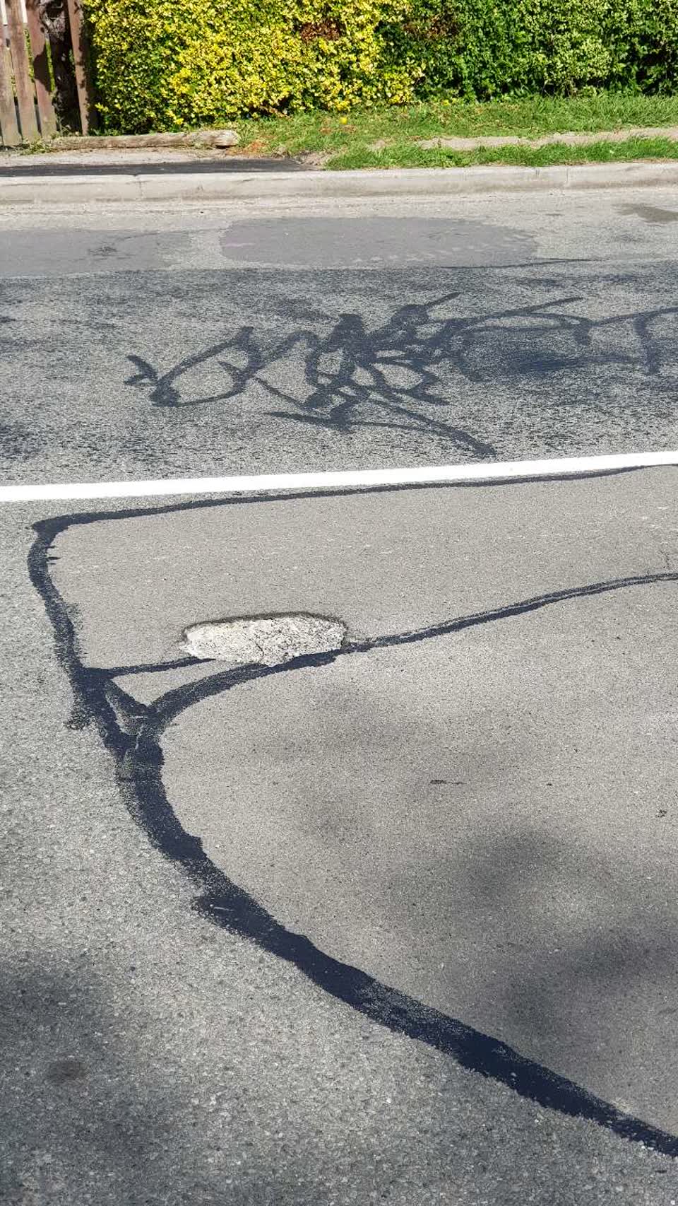 The photograph attached to this roading/streets report