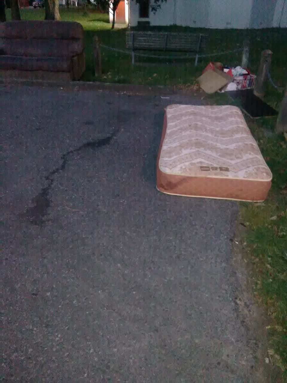 The photograph attached to this rubbish/recycling report