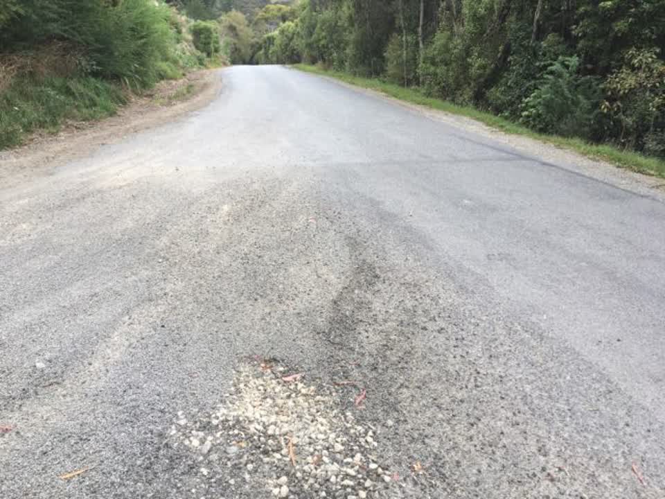 The photograph attached to this roading/streets report