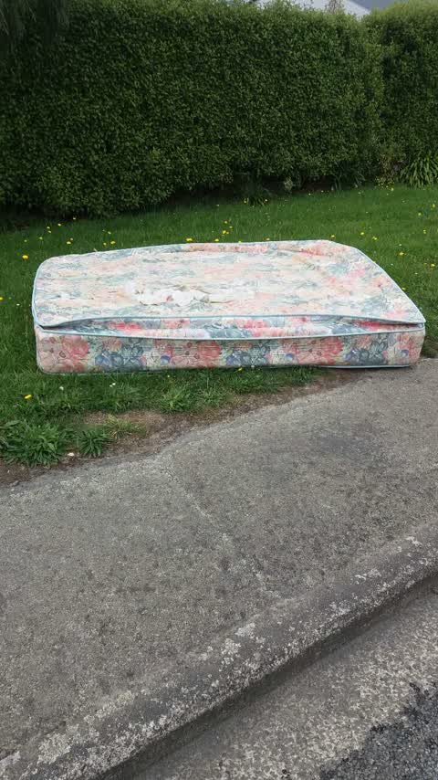 Rubbish/Recycling, a report photo