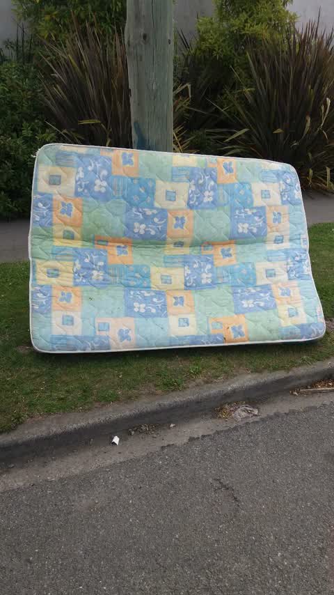 Rubbish/Recycling, a report photo