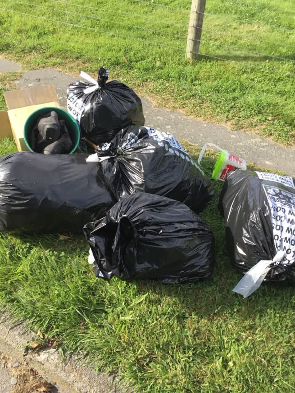 The photograph attached to this rubbish/recycling report