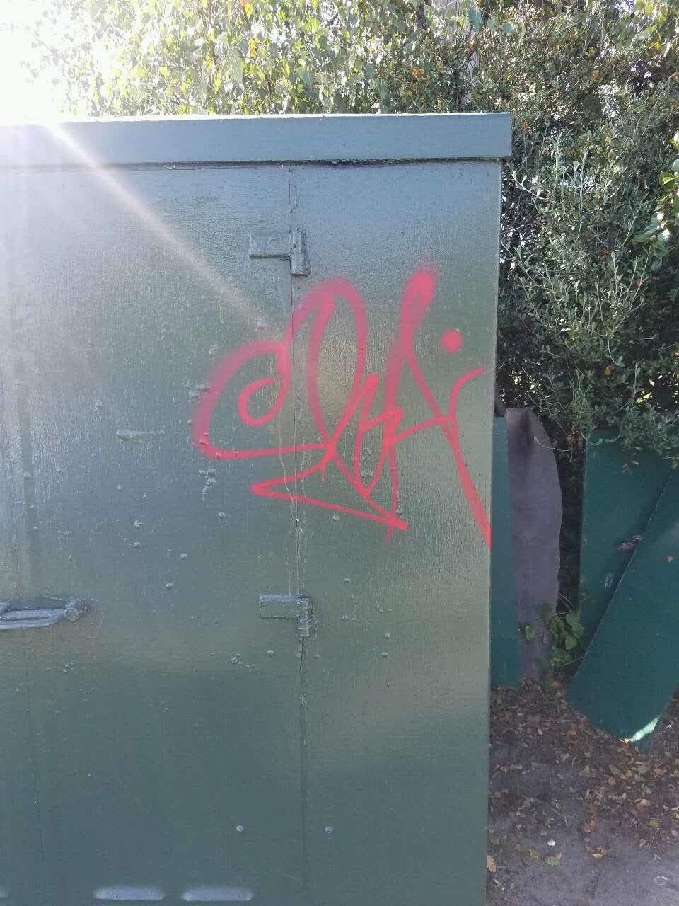 The photograph attached to this graffiti report