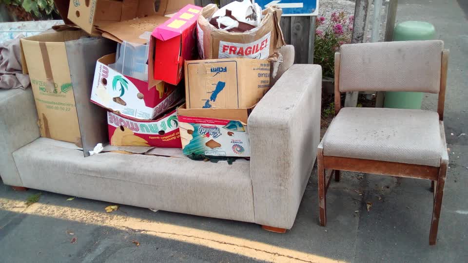 The photograph attached to this rubbish/recycling report