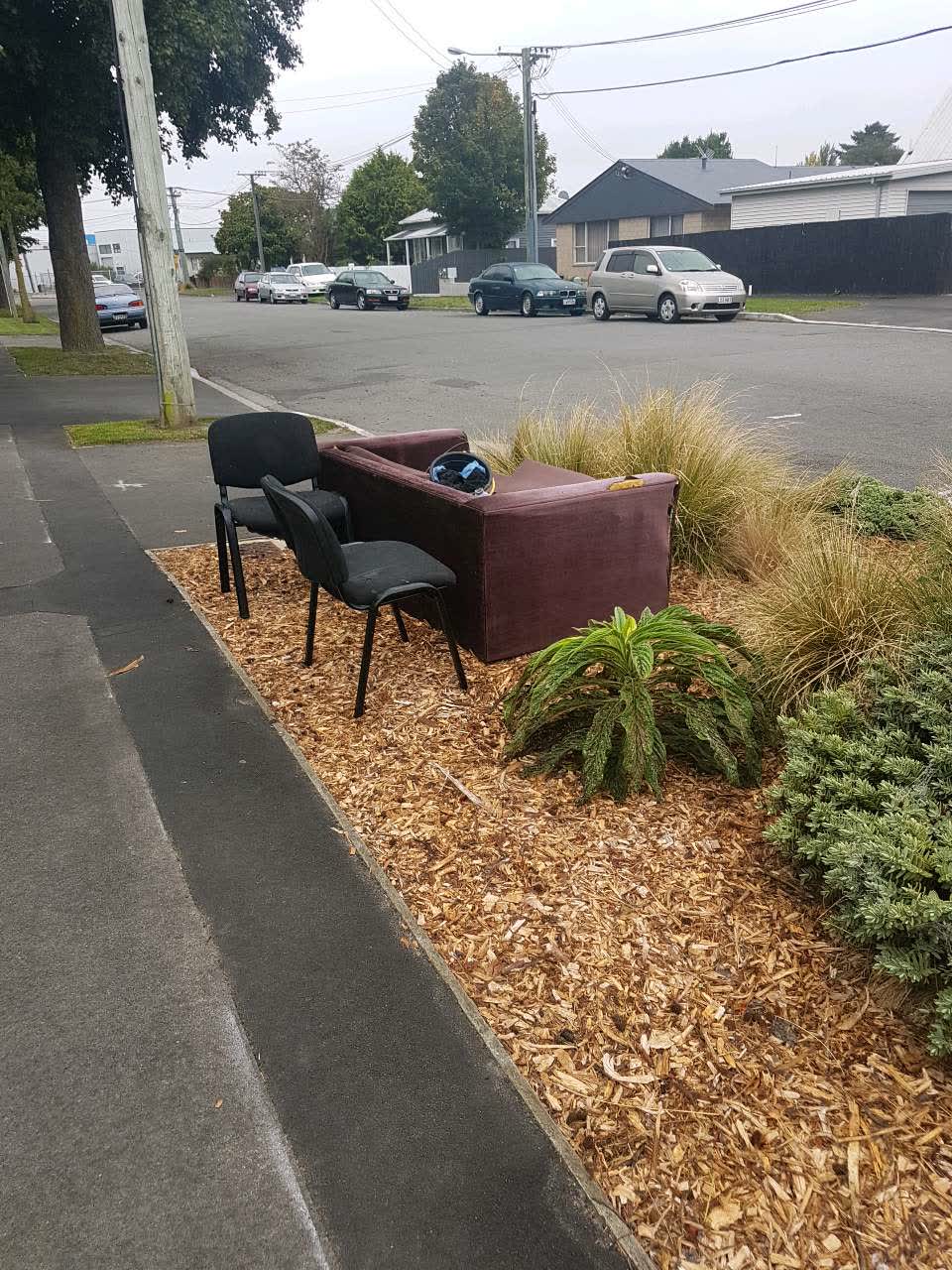 The photograph attached to this rubbish/recycling report