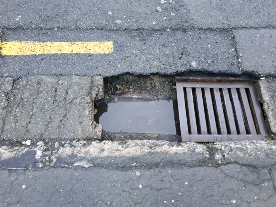 The photograph attached to this roading/streets report