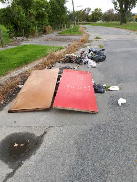 Rubbish/Recycling, a report photo