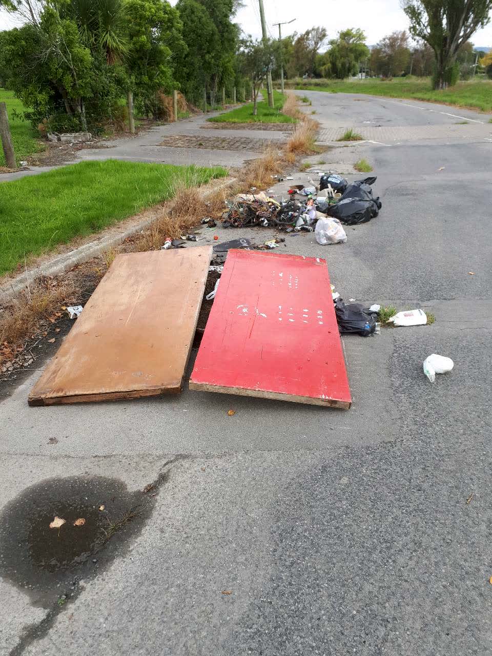 The photograph attached to this rubbish/recycling report