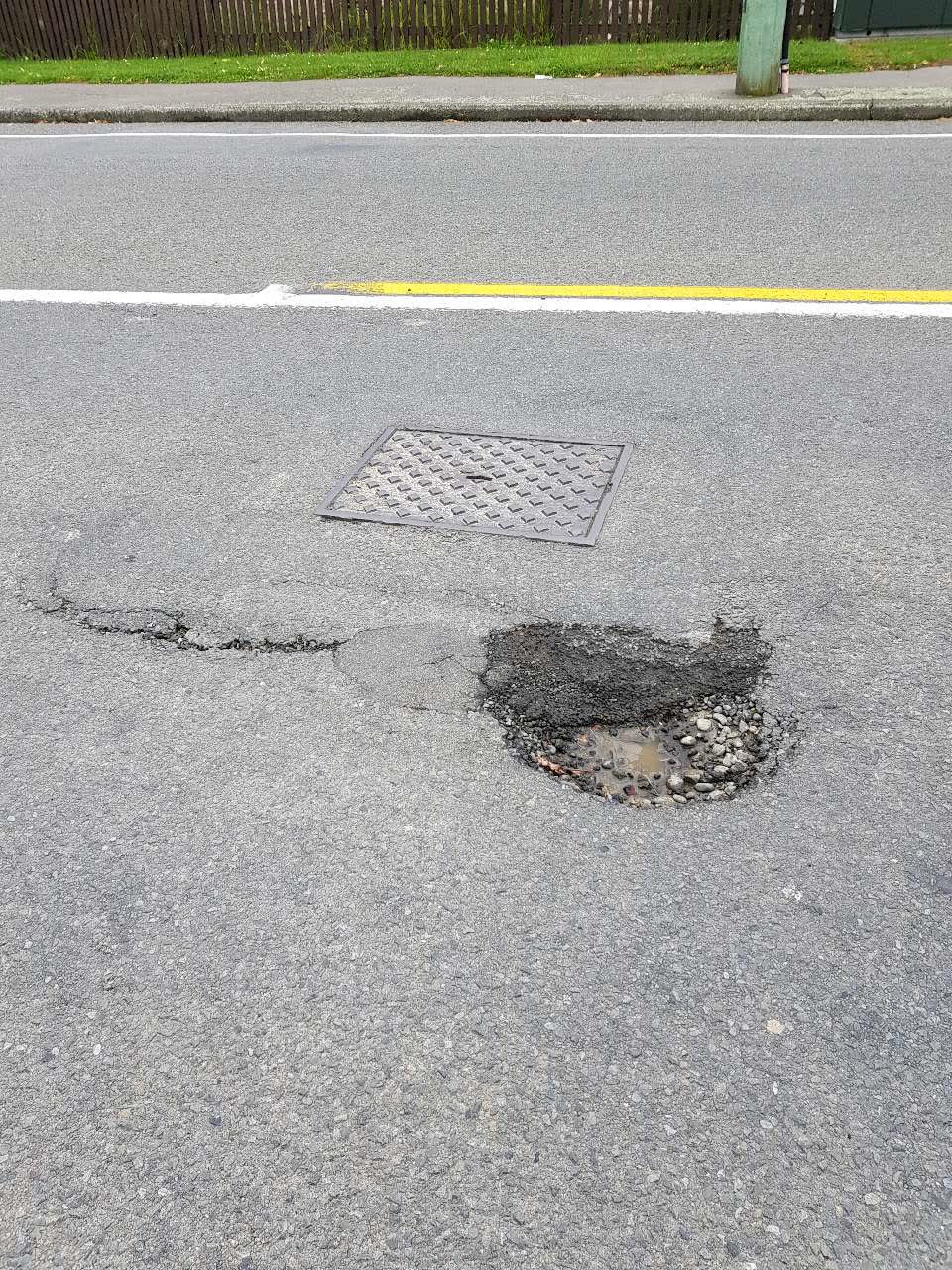 The photograph attached to this roading/streets report