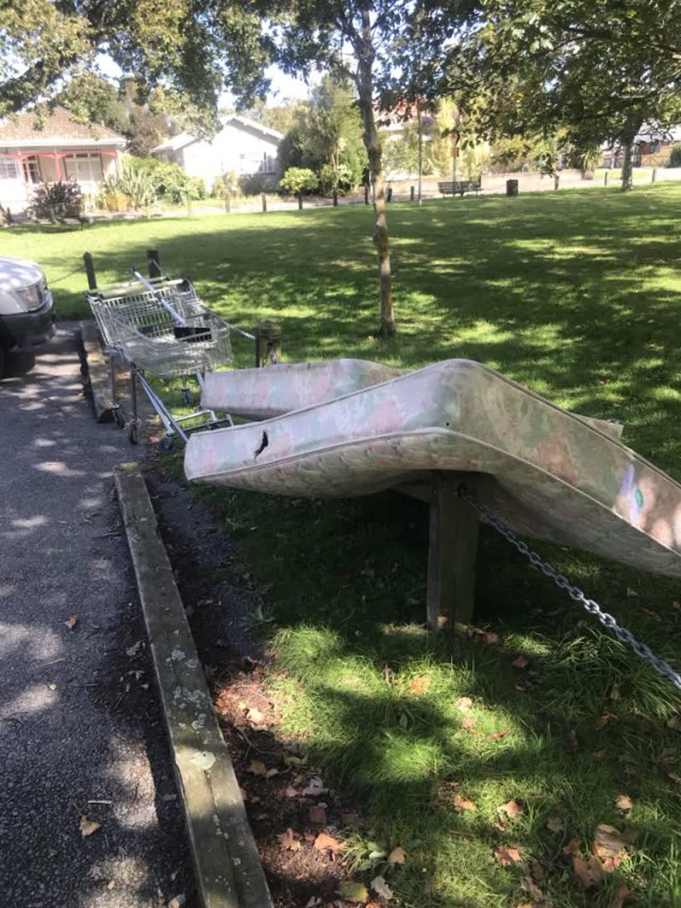 The photograph attached to this rubbish/recycling report