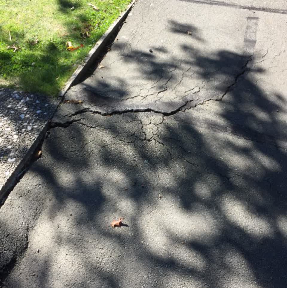 The photograph attached to this roading/streets report