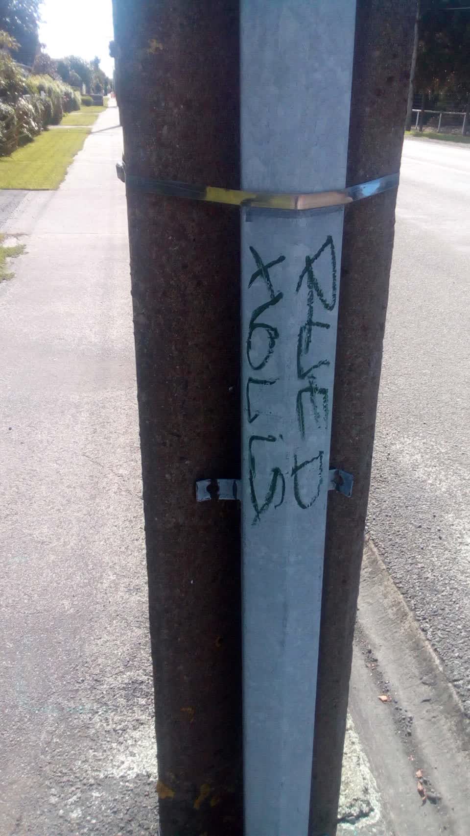 The photograph attached to this graffiti report