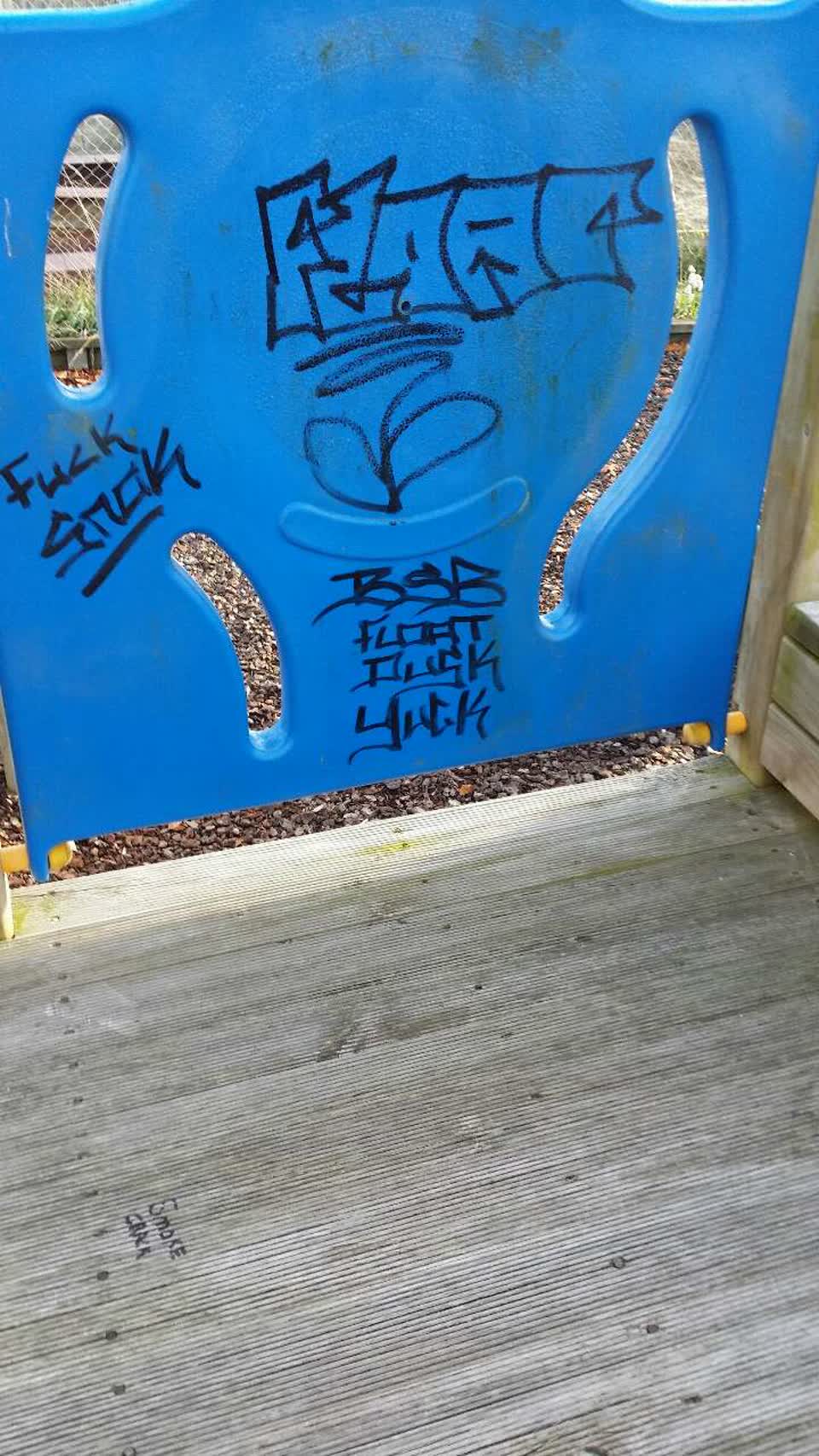 The photograph attached to this graffiti report