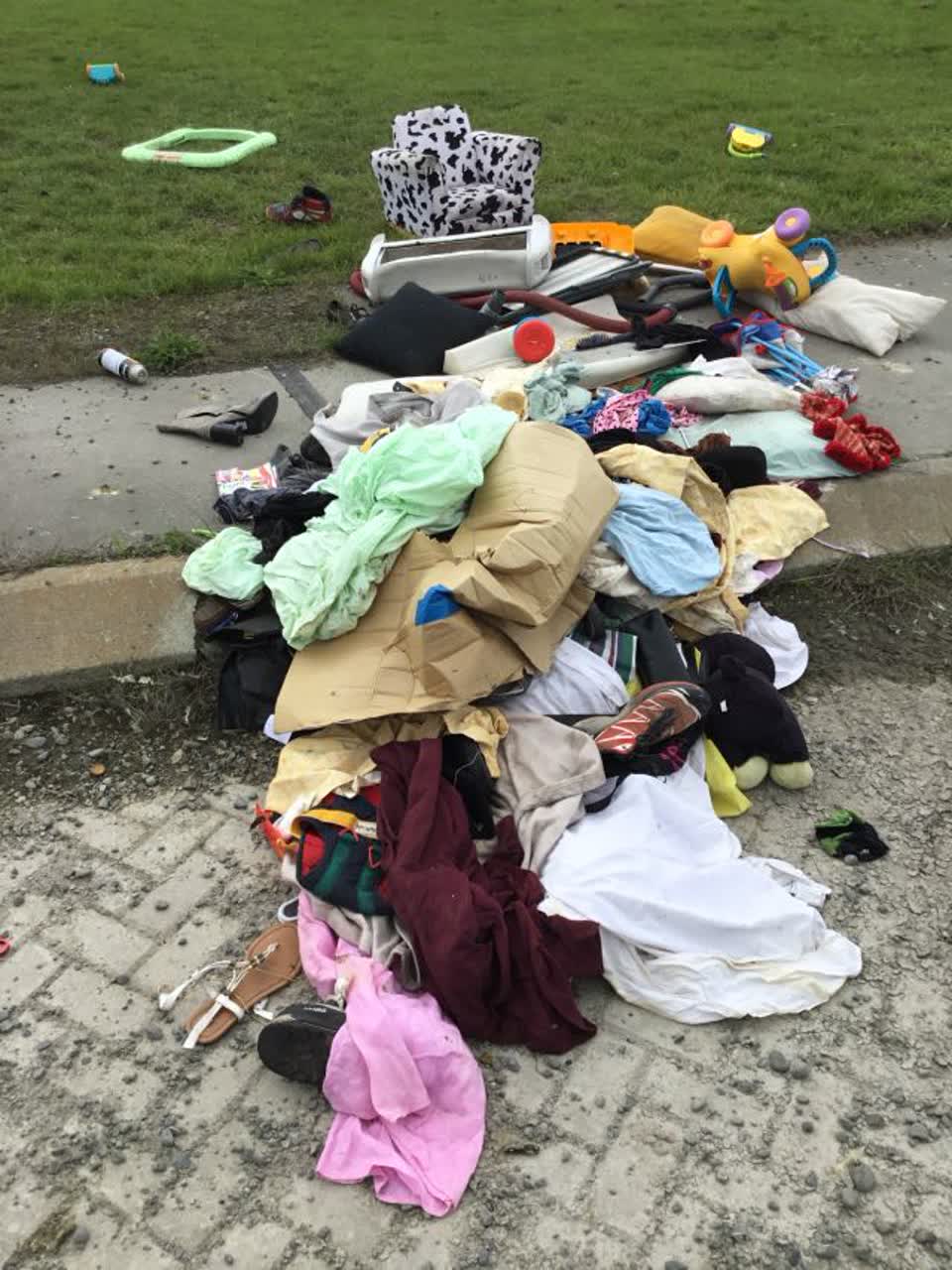 The photograph attached to this rubbish/recycling report