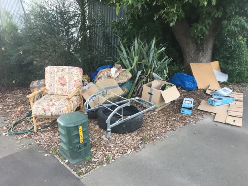 The photograph attached to this rubbish/recycling report