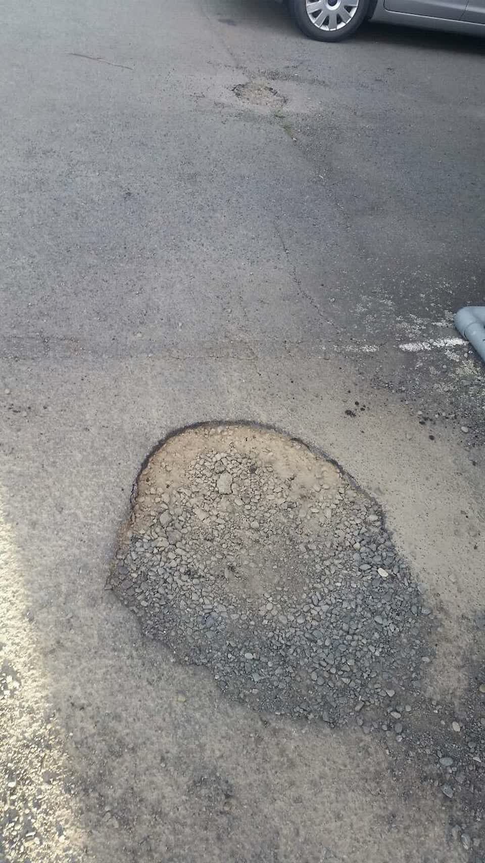 The photograph attached to this roading/streets report