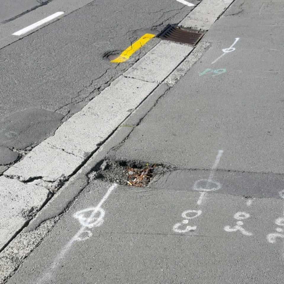 The photograph attached to this roading/streets report