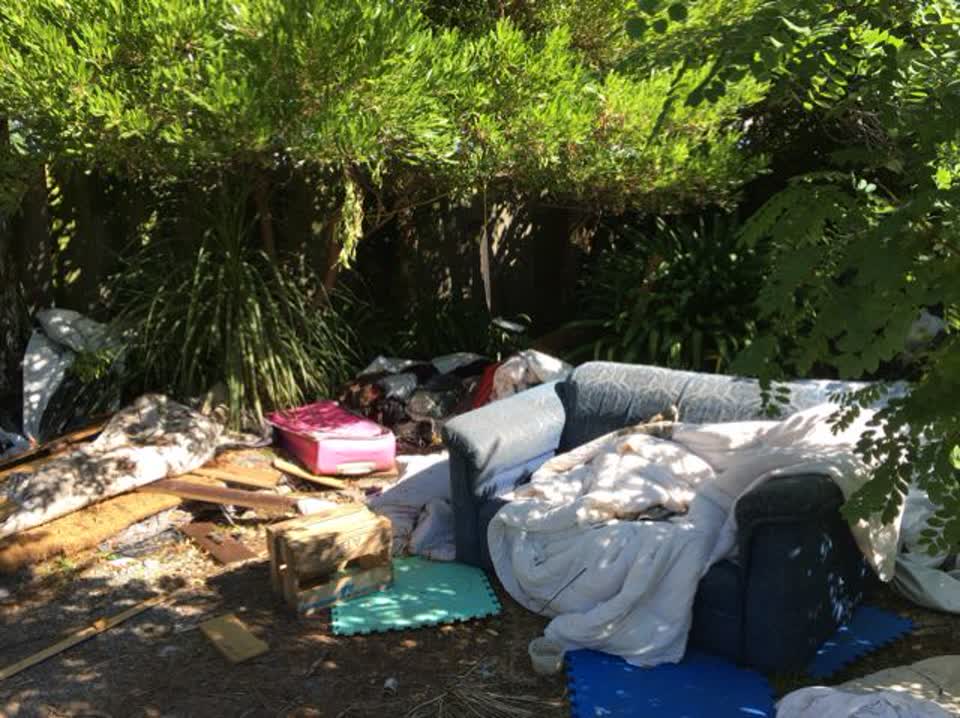 The photograph attached to this rubbish/recycling report