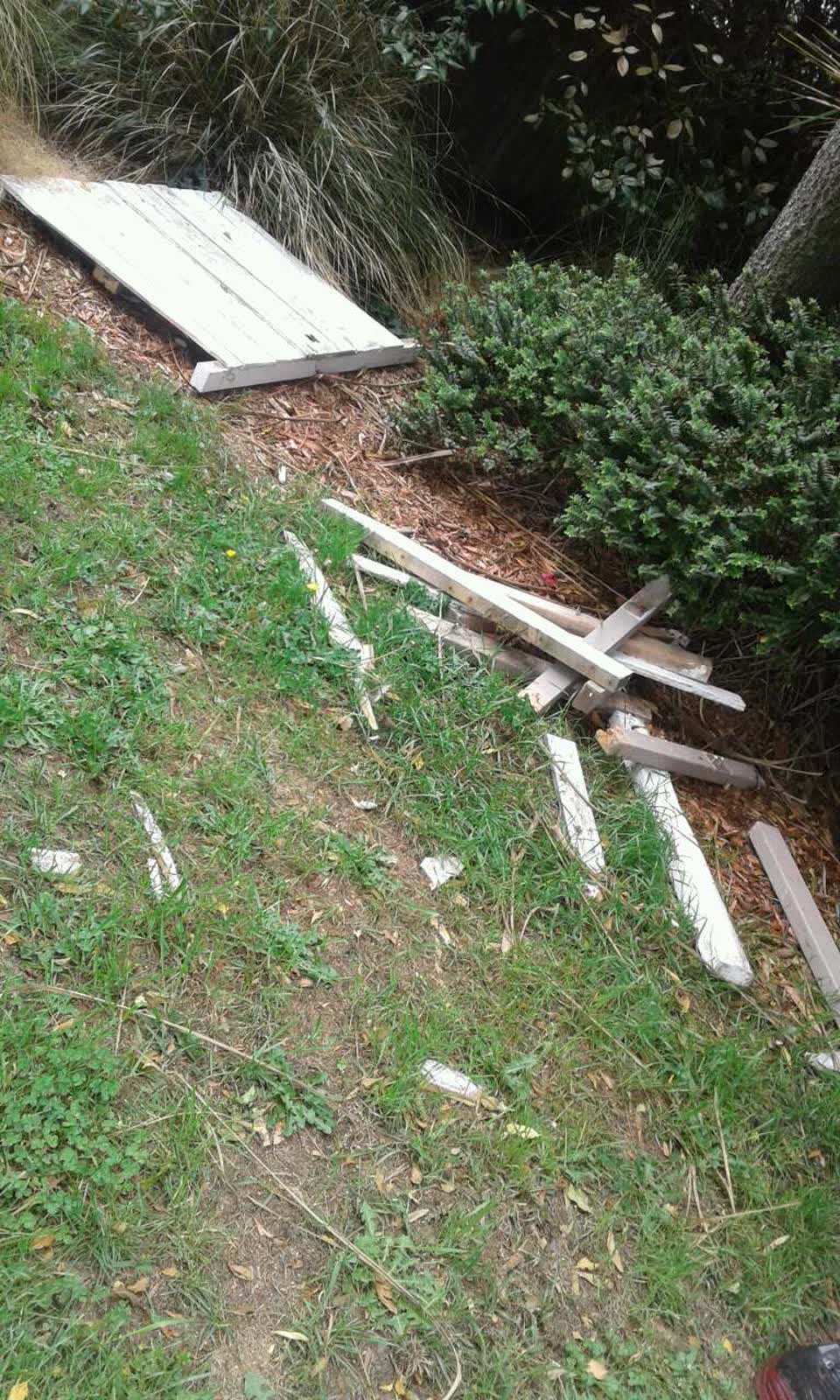 The photograph attached to this rubbish/recycling report
