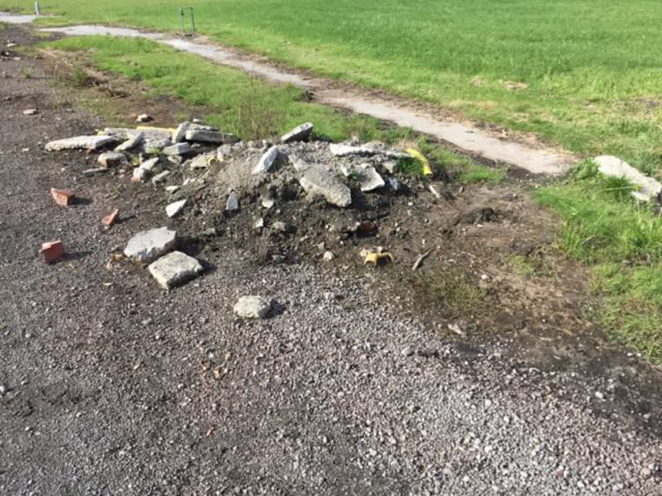 The photograph attached to this rubbish/recycling report