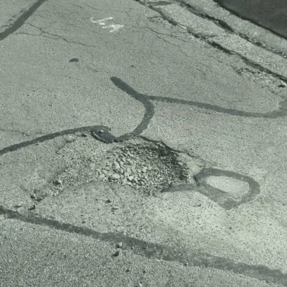 The photograph attached to this roading/streets report
