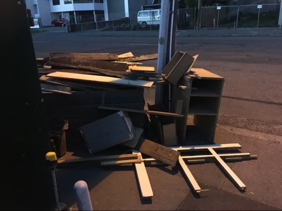 The photograph attached to this rubbish/recycling report