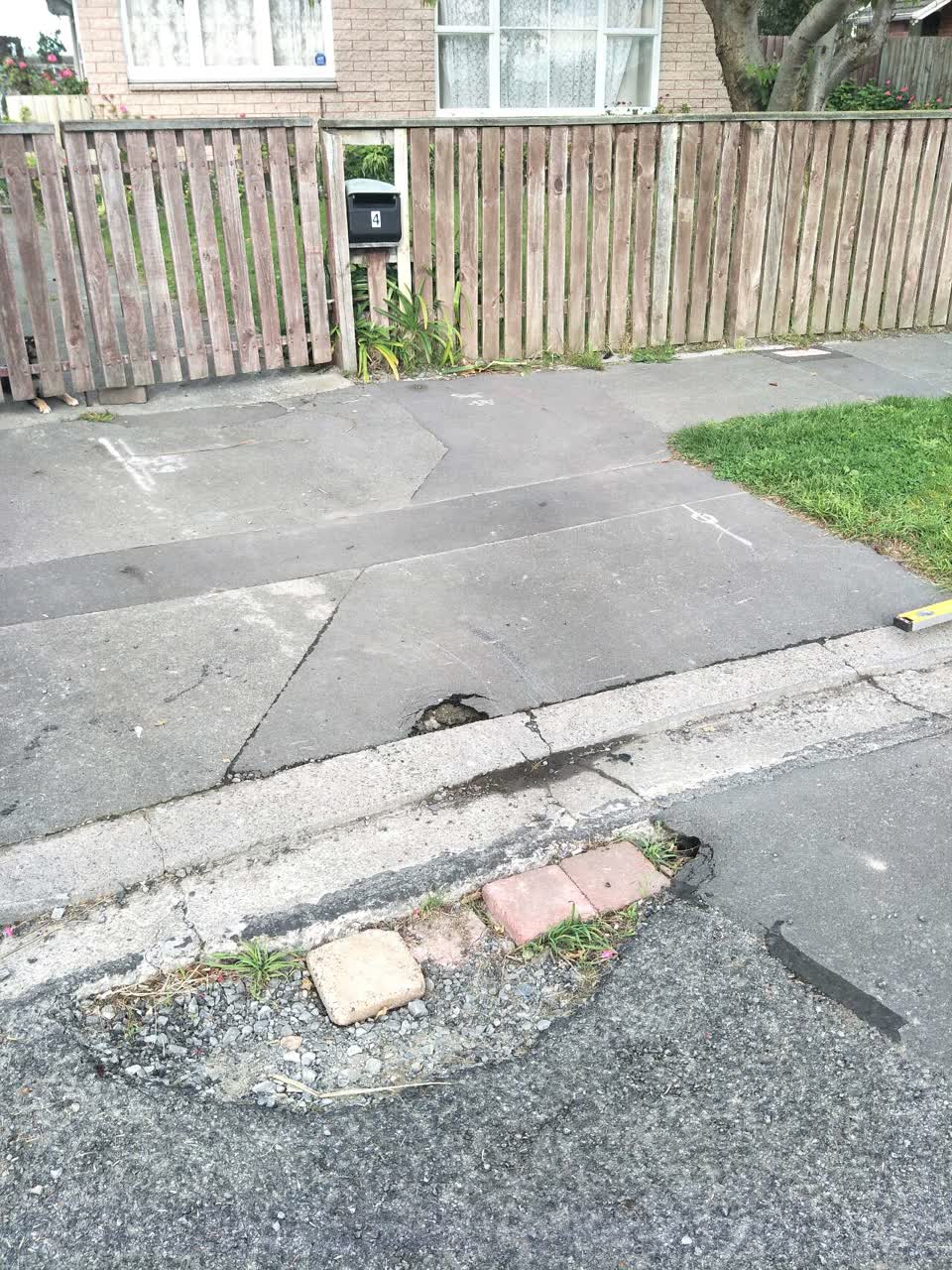 The photograph attached to this roading/streets report