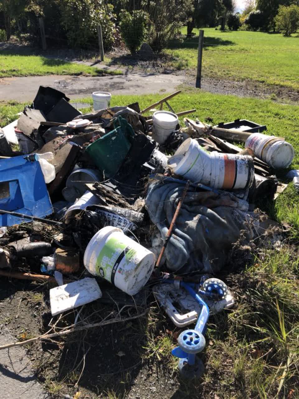 The photograph attached to this rubbish/recycling report