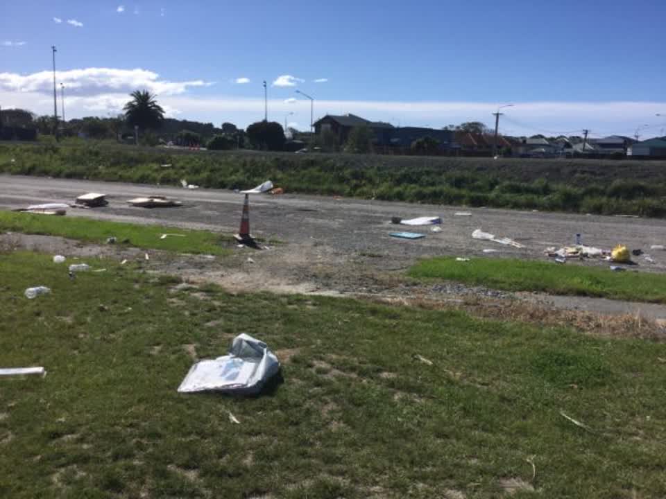 The photograph attached to this rubbish/recycling report