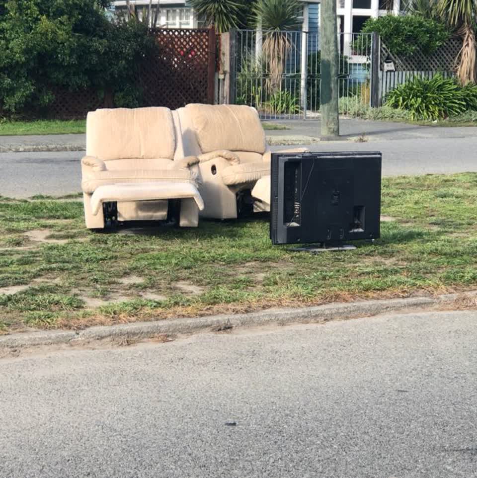 The photograph attached to this rubbish/recycling report