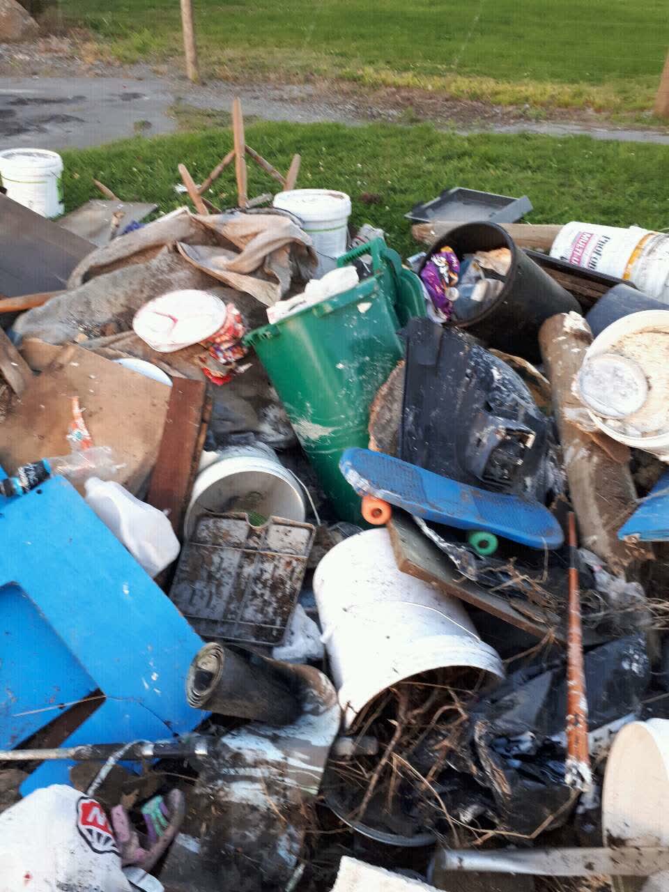 The photograph attached to this rubbish/recycling report