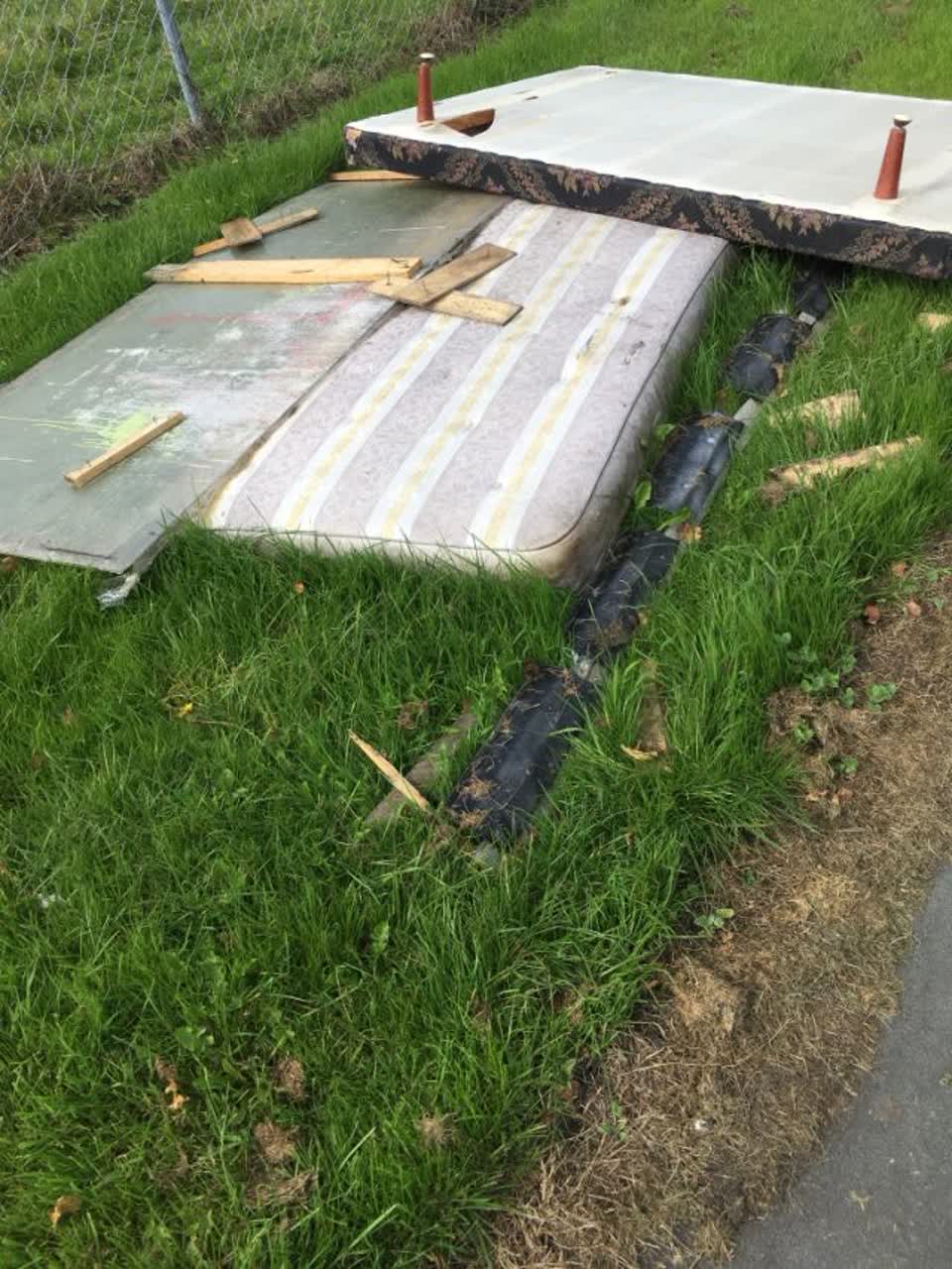 The photograph attached to this rubbish/recycling report