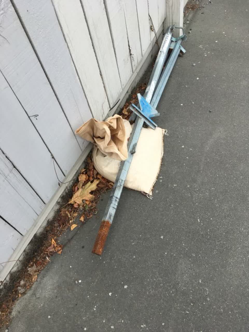 The photograph attached to this roading/streets report