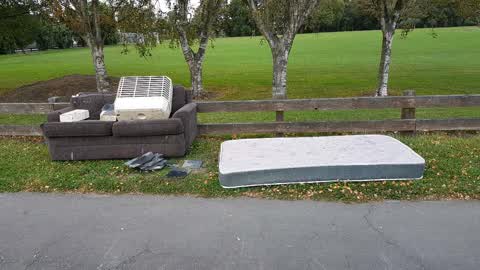 Rubbish/Recycling, a report photo