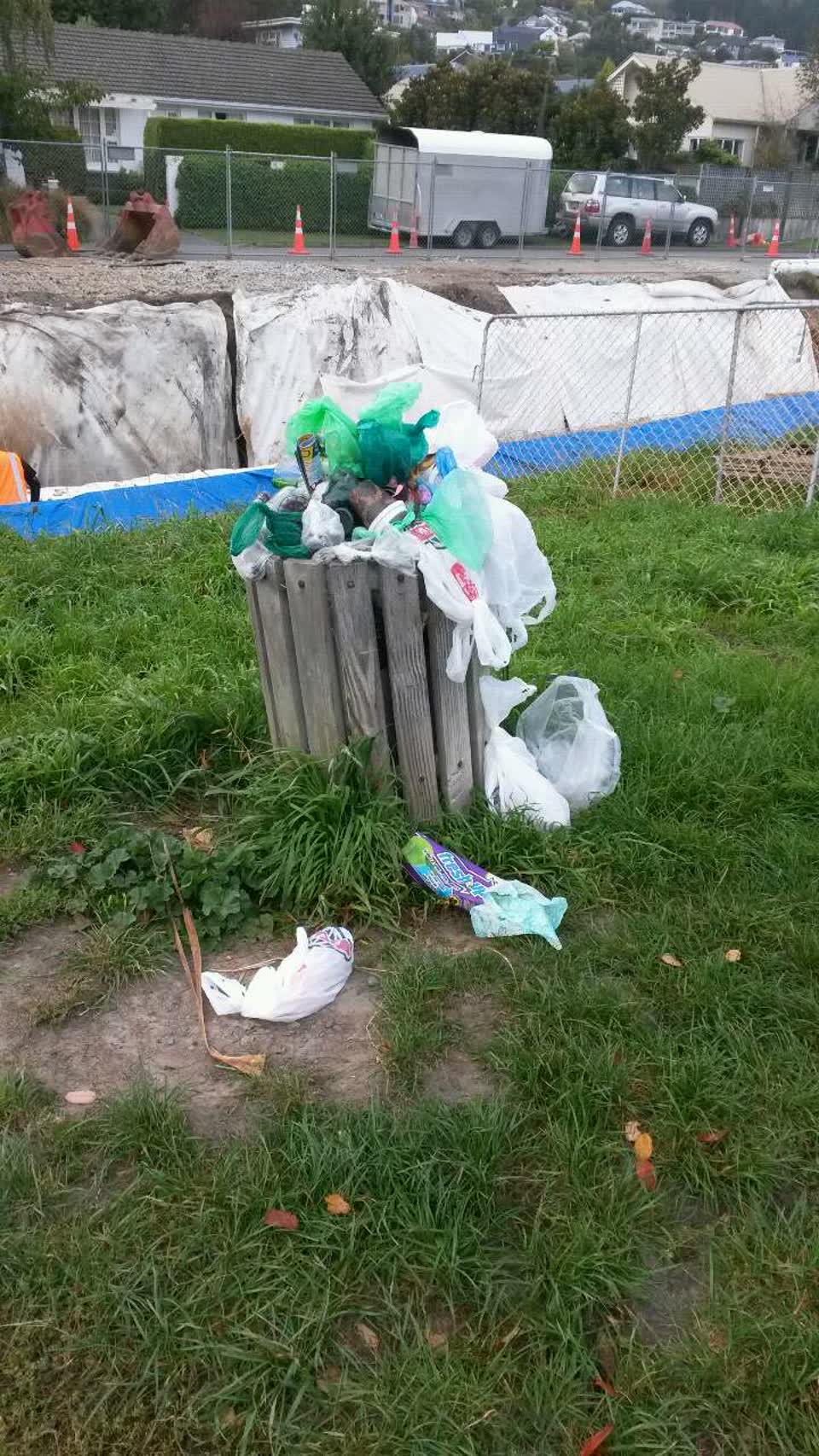 The photograph attached to this rubbish/recycling report