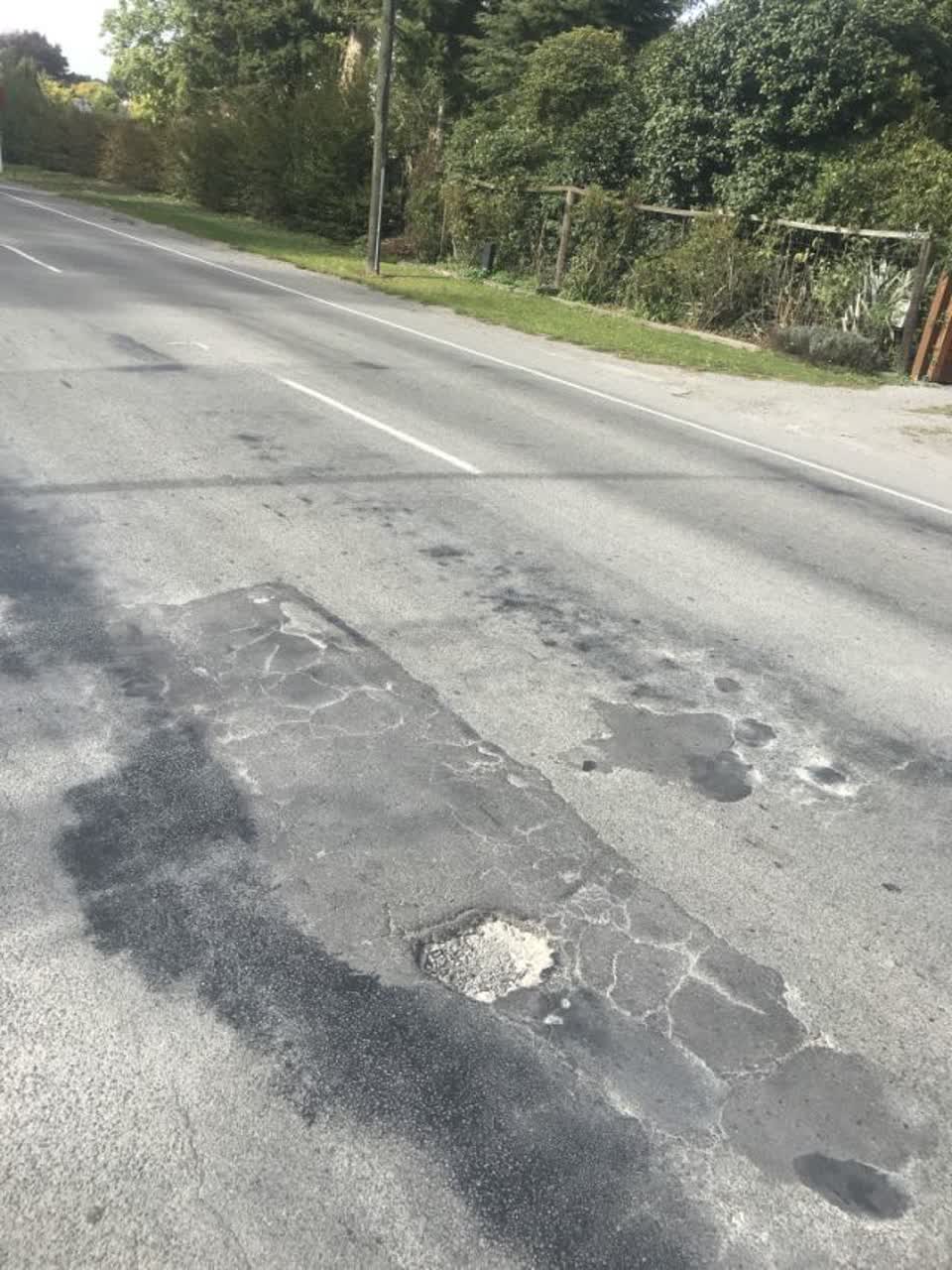 The photograph attached to this roading/streets report
