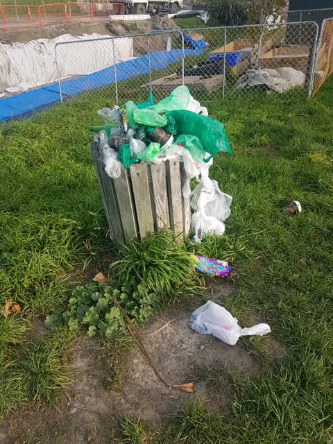 Rubbish/Recycling, a report photo